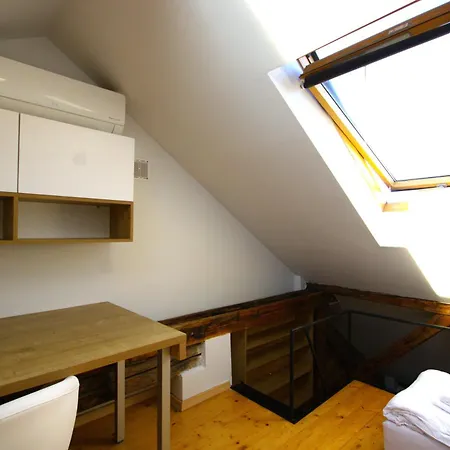 Atmospheric Close To Old Town By Rently Apartment *
